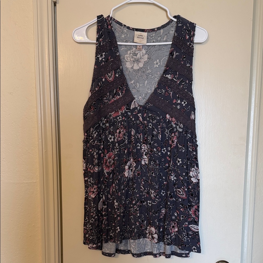 Knox Rose Floral V-Neck Tank Top - Grey and Pink